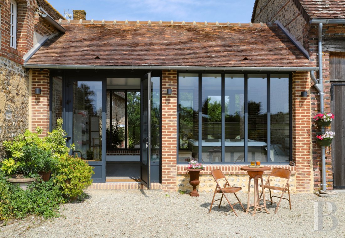 A former 18th century farmhouse with carefully renovated outbuildings on the edge of a forest in Perche - photo  n°32